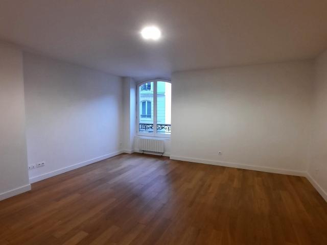 Location Appartement Rue de Paradis, Paris