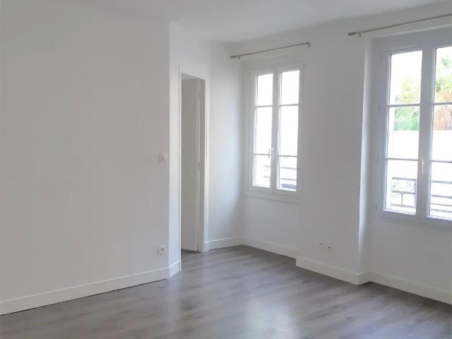 Location Appartement Rue de Tocqueville, Paris