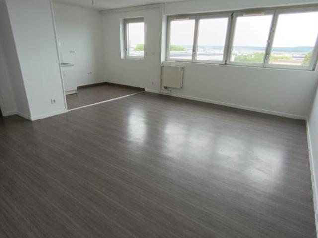 Location Appartement Rue de Tambour, Reims