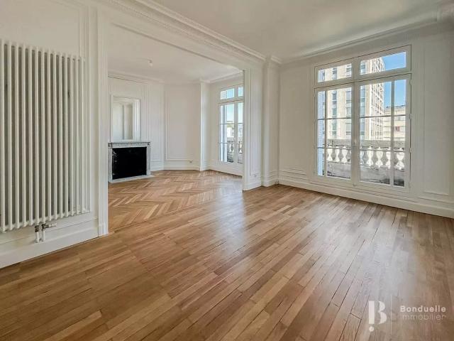 Location Appartement Rue de Vaugirard, Paris