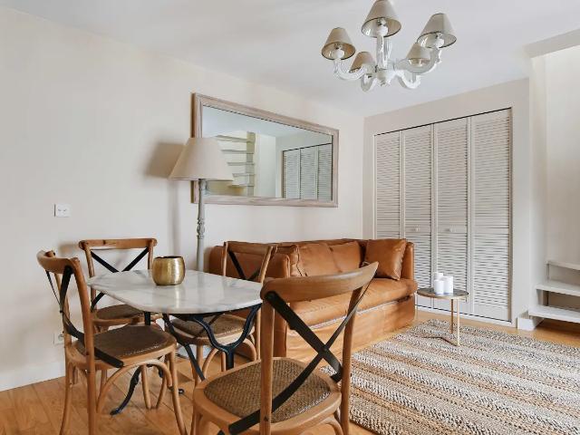 Location Appartement Rue de Verneuil, Paris