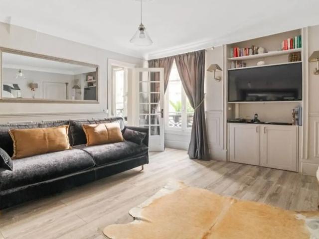 Location Appartement Rue de Verneuil, Paris