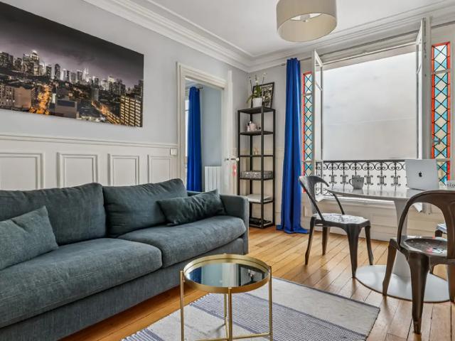 Location Appartement Rue de Verneuil, Paris