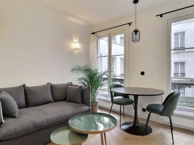 Location Appartement Rue de Verneuil, Paris