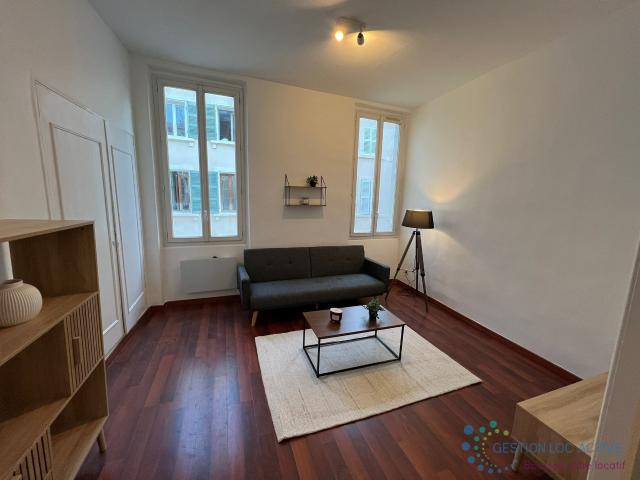 Location Appartement Rue de Village, Marseille