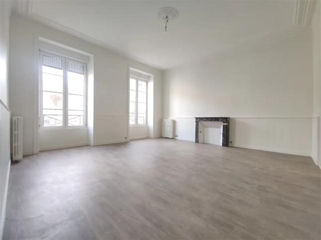 Location Appartement Rue de Vire, Fougères