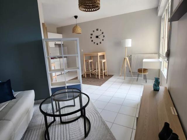 Location Appartement Rue des Martyrs, Saint Genis Laval