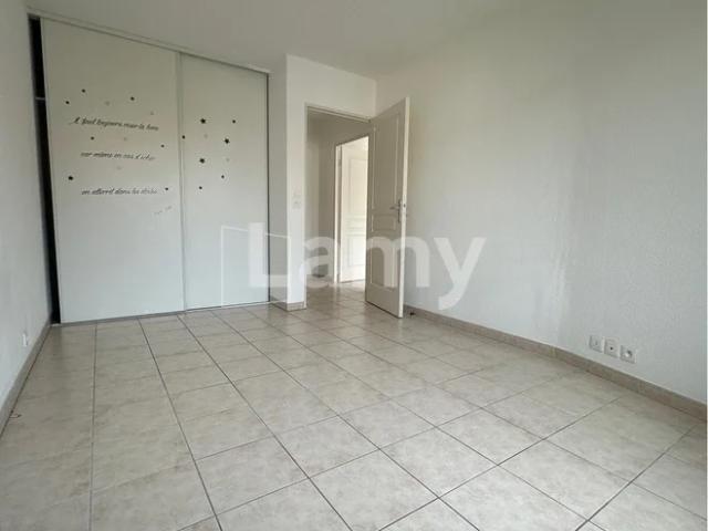 Location Appartement Rue des Minimes, Trets