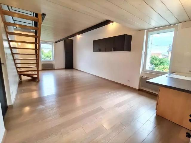 Location Appartement Rue des Moulins, Saint Romain de Jalionas