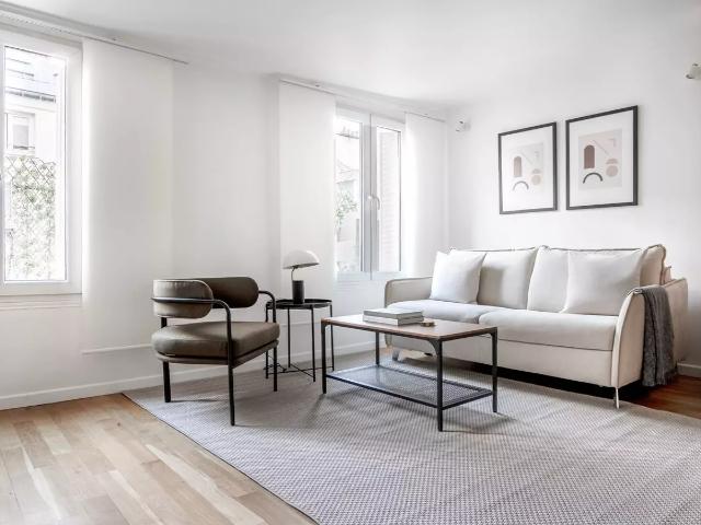 Location Appartement Rue des Moulins, Paris