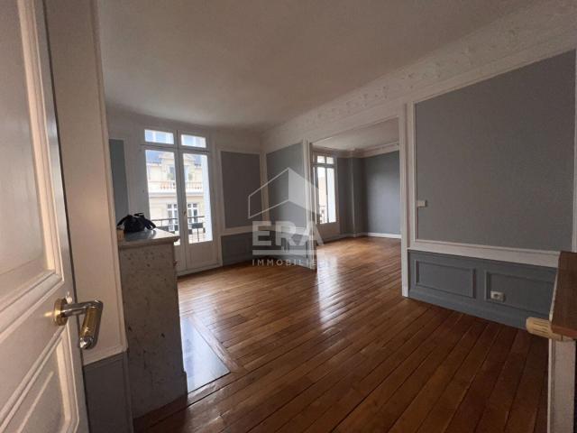 Location Appartement Rue des Augustins, Reims