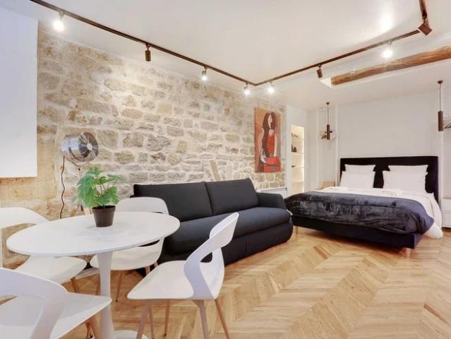 Location House Rue des Abbesses, Paris