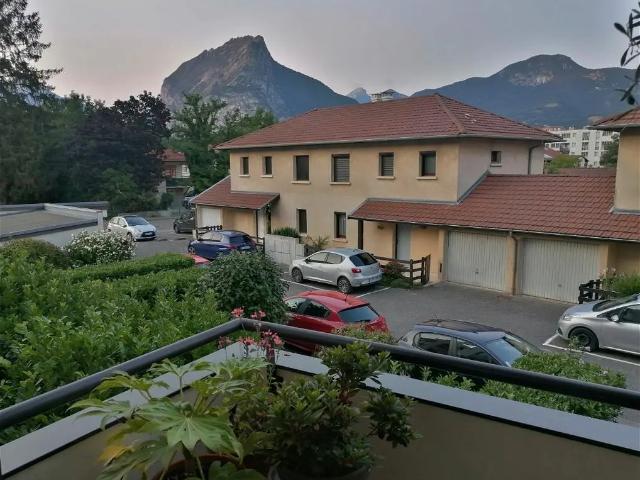 Location Appartement Rue des Alpes, Fontaine