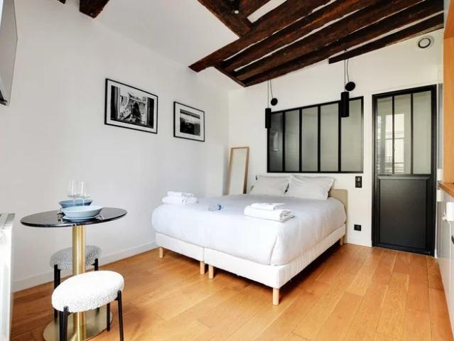 Location Appartement Rue des Archives, Paris