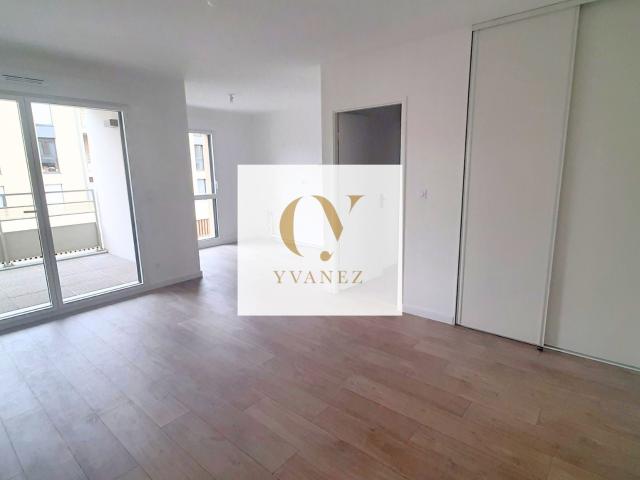 Location Appartement Rue des Bluteaux, Châteaugiron