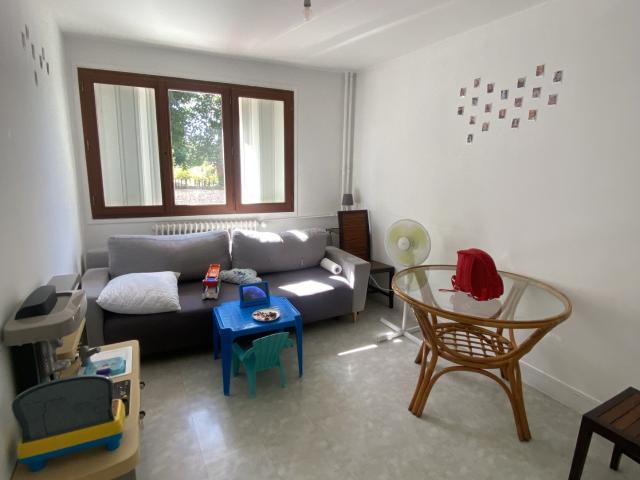 Location Appartement Rue des Canaux, Roussigny
