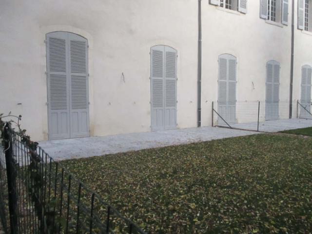 Location Appartement Rue des Chassaintes, Nîmes