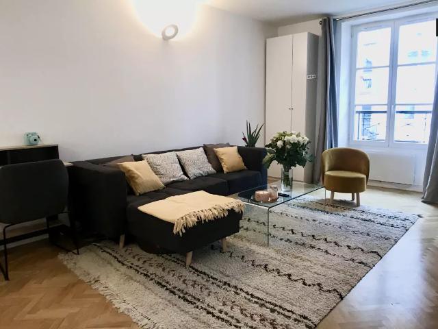 Location Appartement Rue des Dames, Paris
