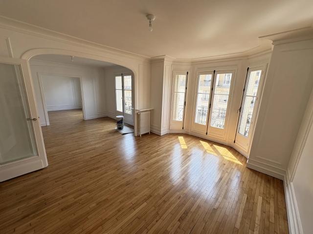 Location Appartement Rue des Dardanelles, Paris