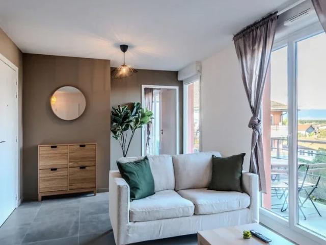 Location Appartement Rue des Écoles, Ville la Grand