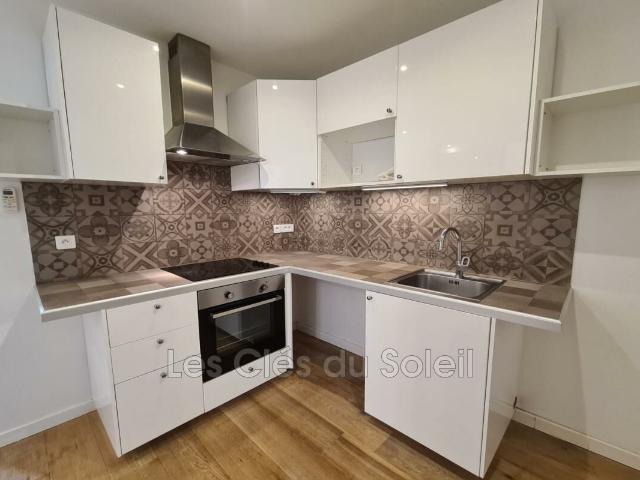 Location Appartement Rue des Écoles, Bandol