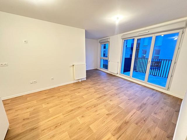 Location Appartement Rue des Écoles, Combs la Ville