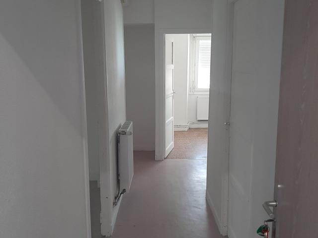Location Appartement Rue des Écoles, Damprichard