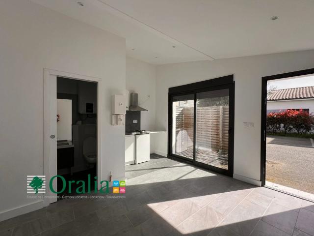 Location Appartement Rue des Écoles, Mios