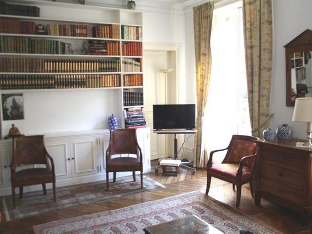 Location Appartement Rue des Écoles, Paris