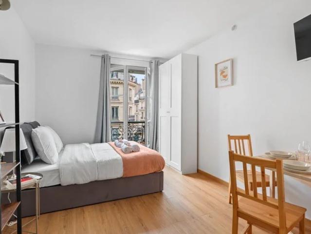 Location Appartement Rue des Écoles, Paris