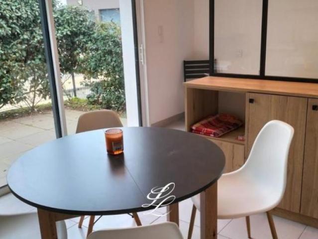 Location Appartement Rue des Écoles, Séné