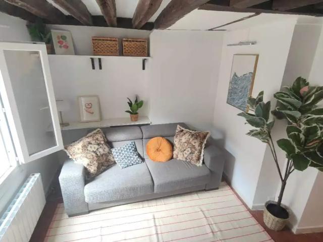 Location Appartement Rue des Écouffes, Paris