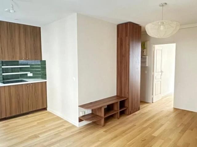 Location Appartement Rue des Entrepreneurs, Saint Ouen sur Seine