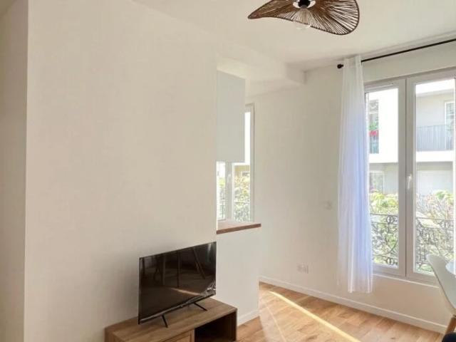 Location Appartement Rue des Entrepreneurs, Saint Ouen sur Seine