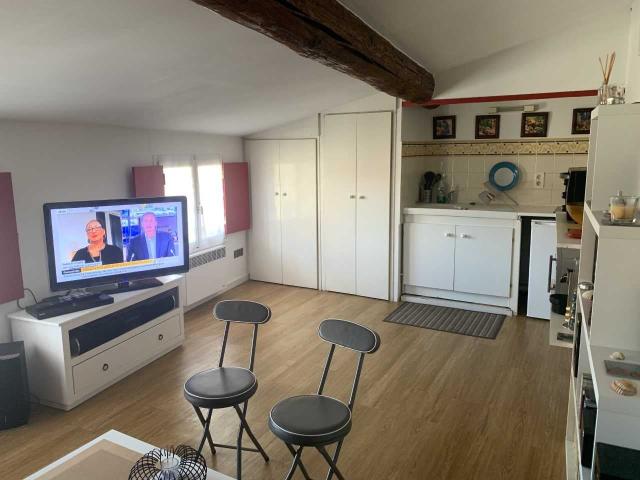 Location Appartement Rue des Fourbisseurs, Nîmes