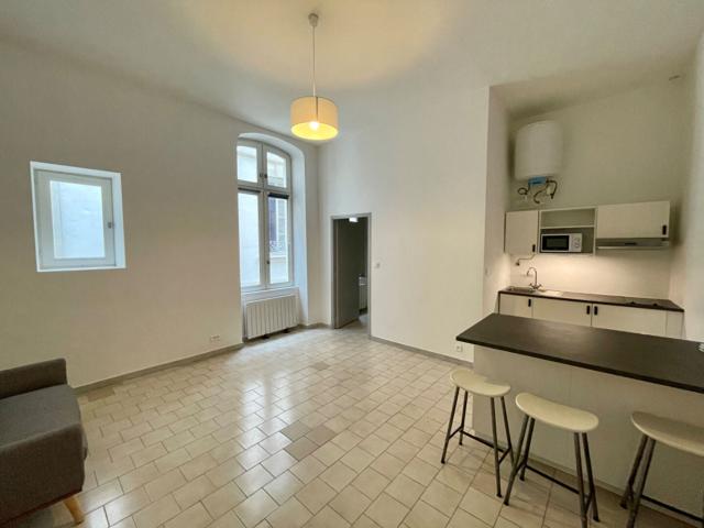 Location Appartement Rue des Lombards, Nîmes