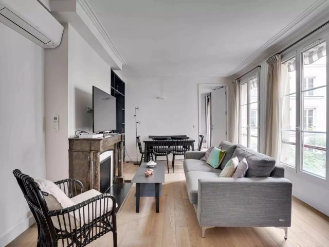 Location Appartement Rue des Pyramides, Paris