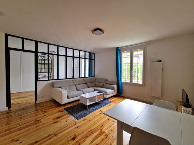 Location Appartement Rue des Périchaux, Paris