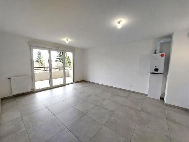 Location Appartement Rue des Prés, Miribel