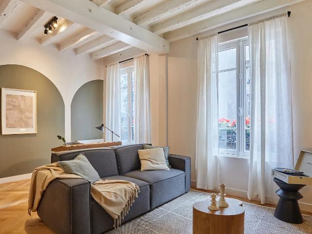 Location Appartement Rue des Prouvaires, Paris
