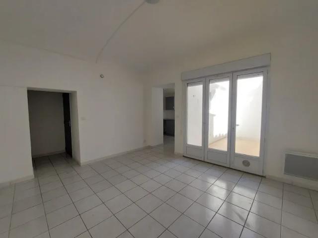 Location Appartement Rue des Remparts, Lunel