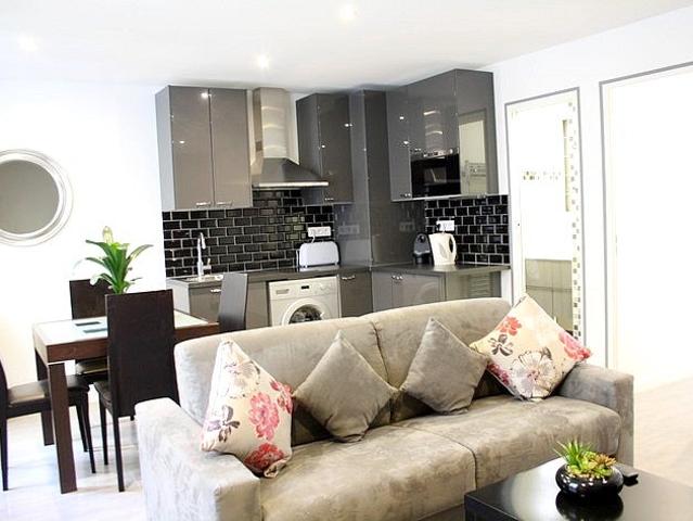 Location Appartement Rue des Rosiers, Paris