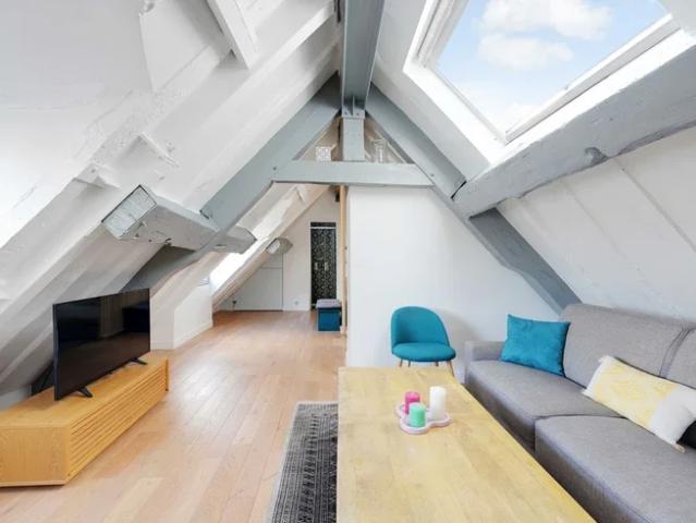 Location Appartement Rue des Rosiers, Paris