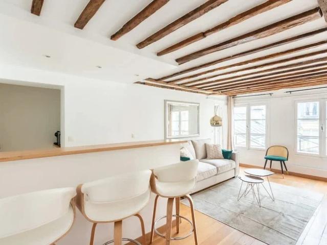 Location Appartement Rue des Saints Pères, Paris