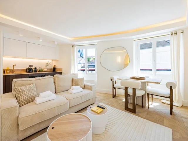 Location Appartement Rue des Saules, Paris