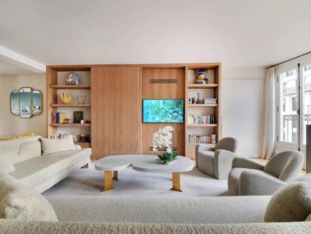 Location Appartement Rue des Saussaies, Paris