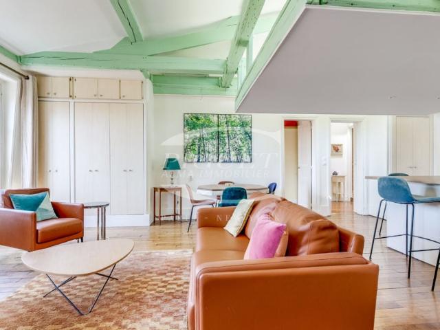 Location Appartement Rue des Tournelles, Paris