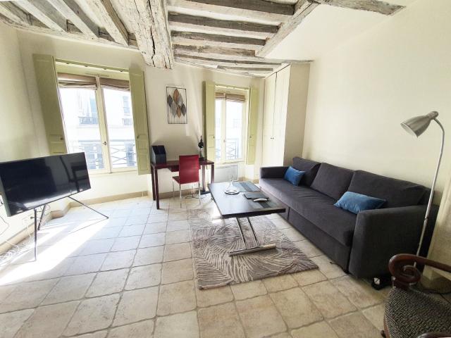 Location Appartement Rue des Tournelles, Paris