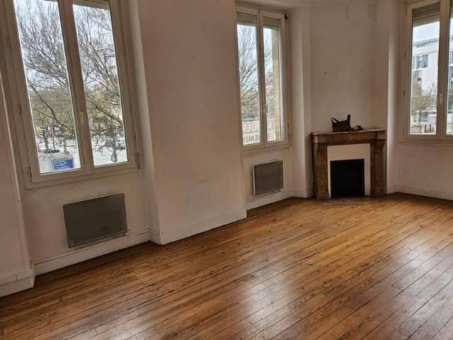Location Appartement Rue des Treilles, Libourne