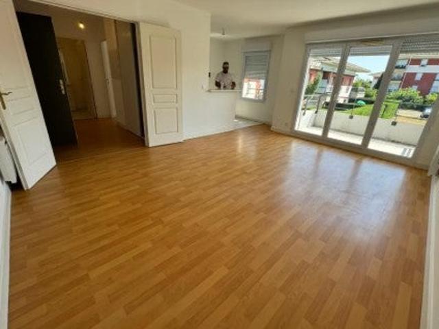 Location Appartement Rue des Treilles, Libourne